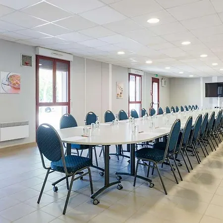 樱红南卡尔卡松公寓式酒店 酒店 3*